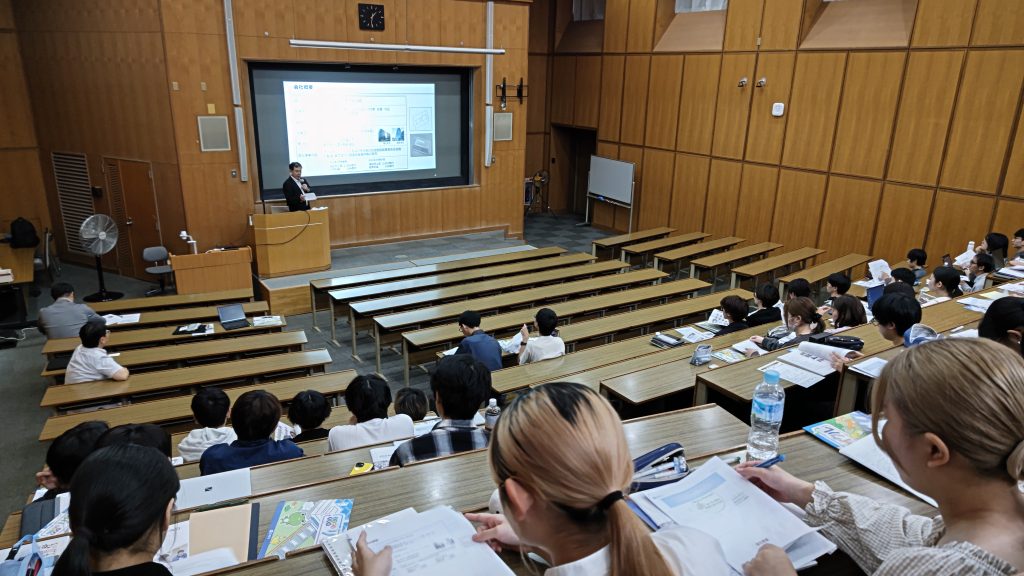 生命環境科学基礎セミナでエフピコ様・広島県様による講演を実施しました