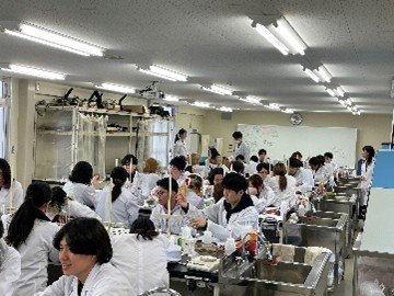 環境科学コース2年生、2025年締めくくりの学生実験