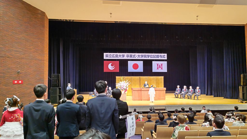 卒業式が開催され49名が巣立ちました